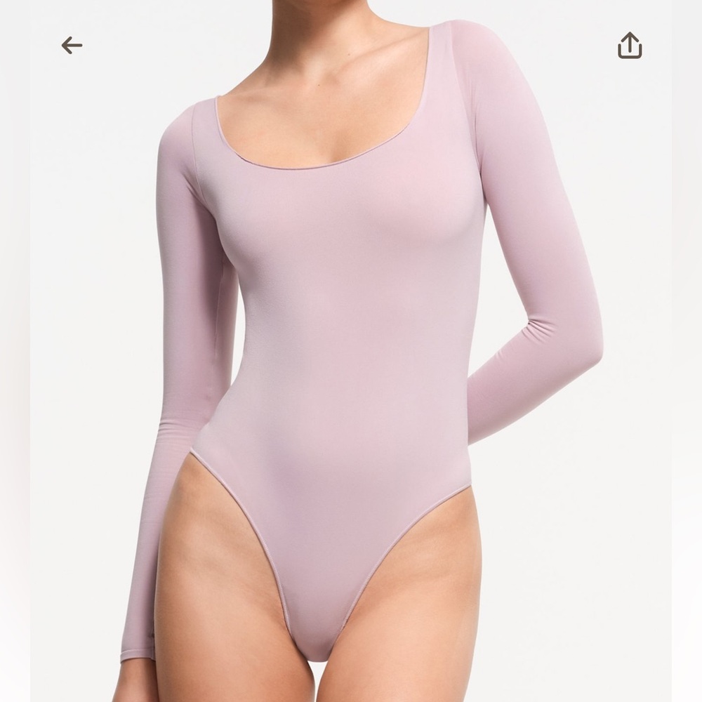 NWT L/XL SKIMS Essential long sleeve scoop bodysuit Not worn New with Tags